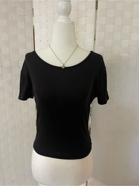 Ribbed Black Scoop Neck Short Sleeve Top